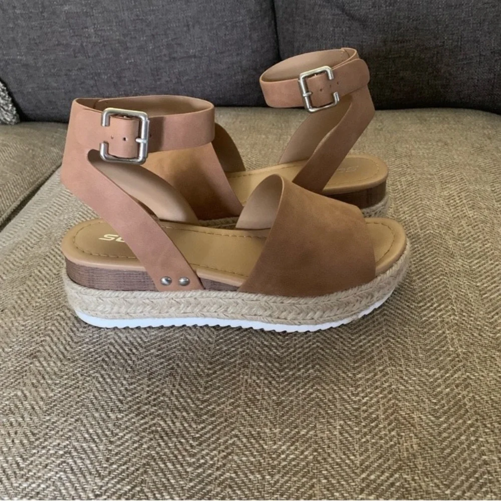 Excellent Preowned Condition Soda Platform strap Wedges very Cute Size 7.5.
